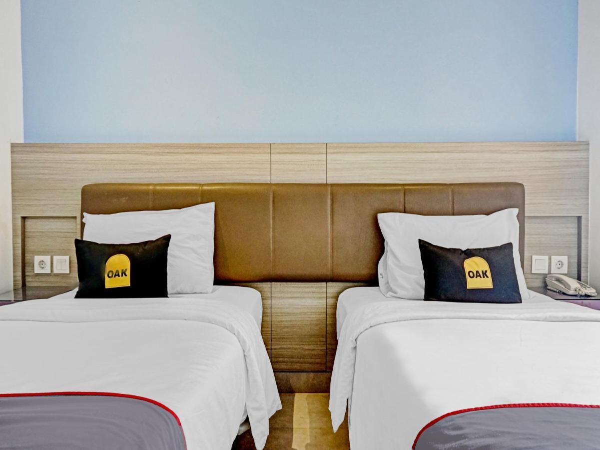 Townhouse Oak Jp Hotel Jakarta Exterior photo