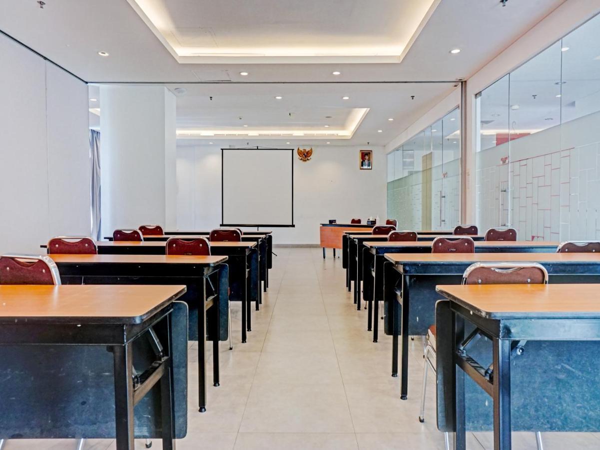 Townhouse Oak Jp Hotel Jakarta Exterior photo