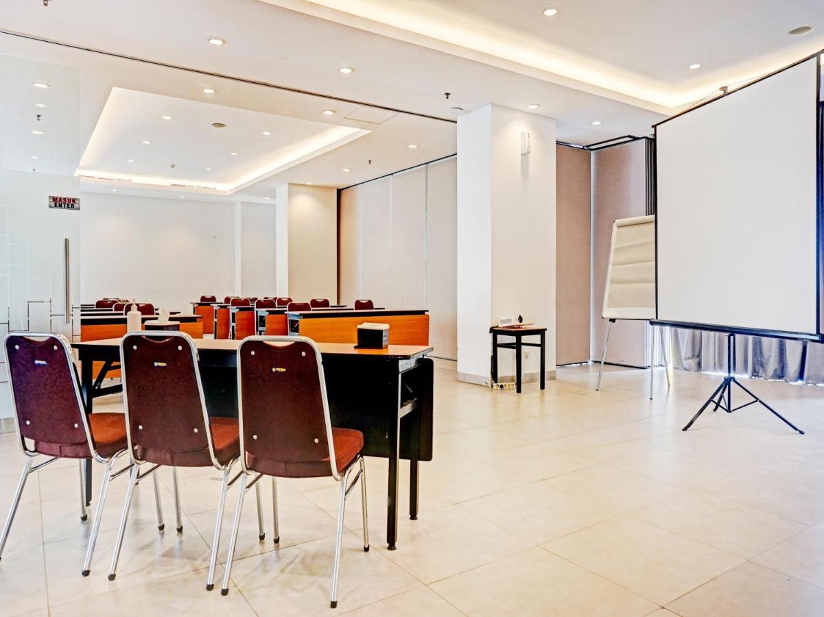 Townhouse Oak Jp Hotel Jakarta Exterior photo