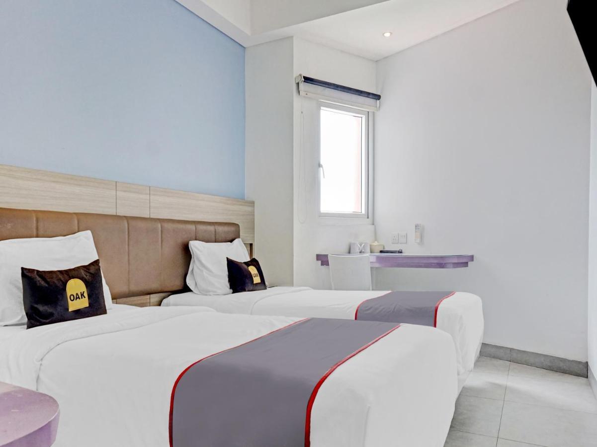 Townhouse Oak Jp Hotel Jakarta Exterior photo