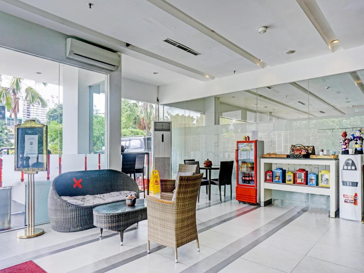 Townhouse Oak Jp Hotel Jakarta Exterior photo