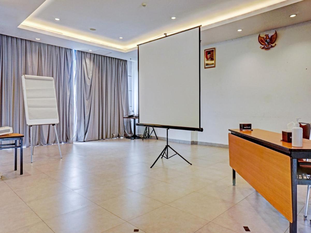 Townhouse Oak Jp Hotel Jakarta Exterior photo