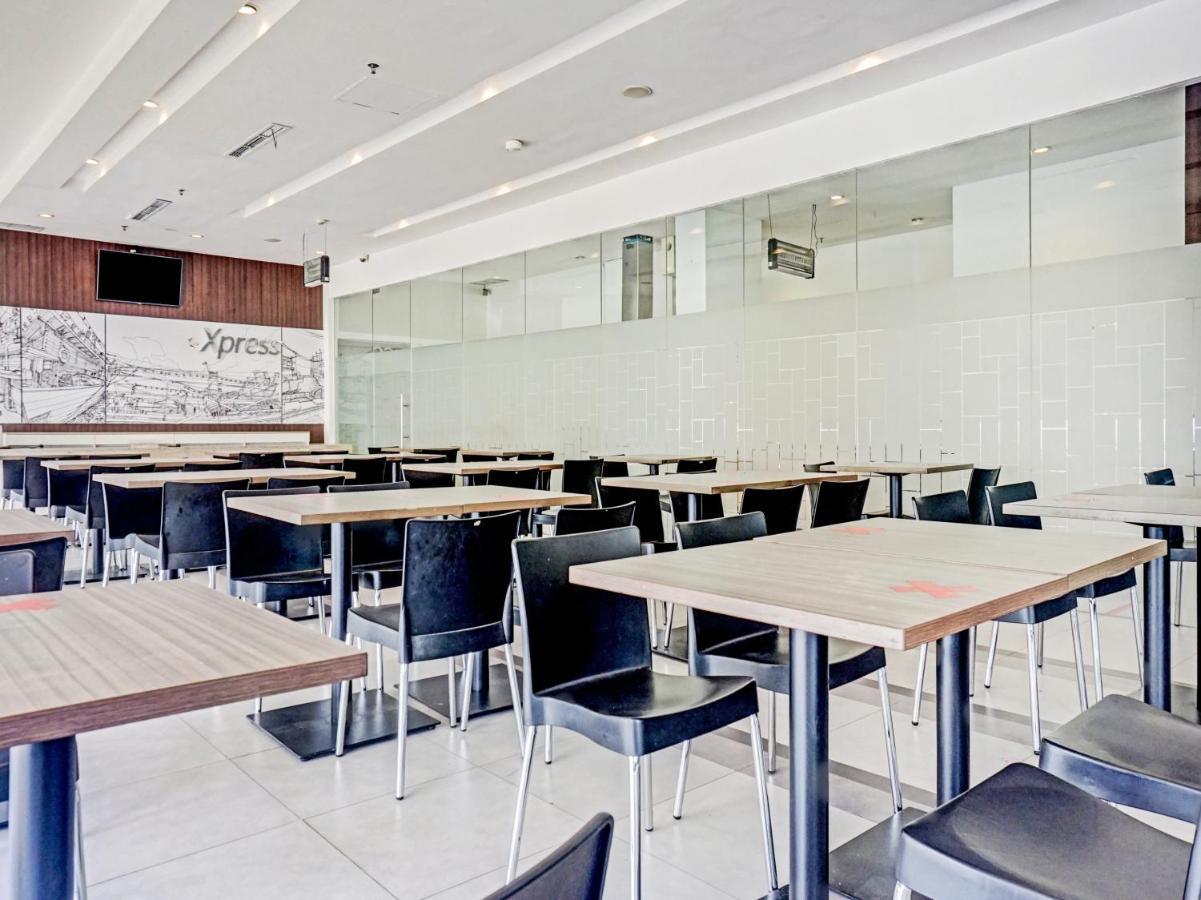 Townhouse Oak Jp Hotel Jakarta Exterior photo