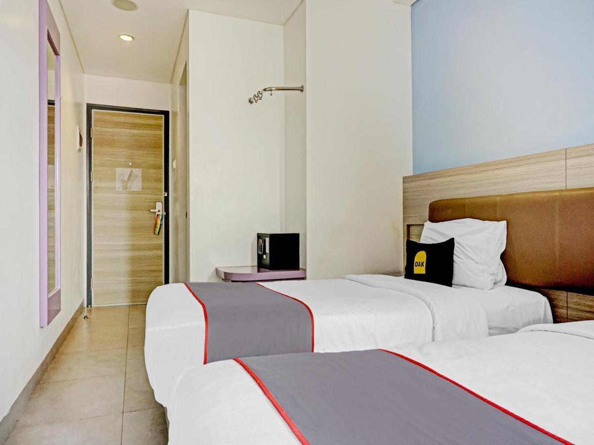 Townhouse Oak Jp Hotel Jakarta Exterior photo
